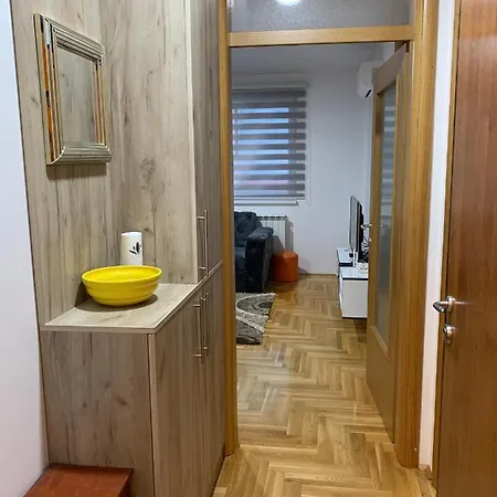 Stan Na Dan Pepi, Lukavica Апартаменты Donje Mladice